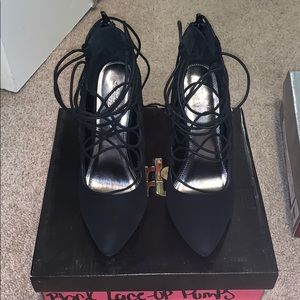 Black pumps